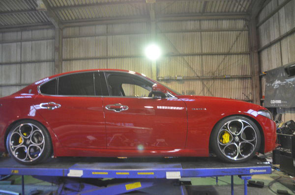 アルファロメオ ジュリア ダウンサスに交換と四輪アライメント