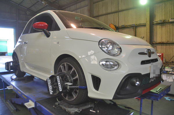 アバルト 595 四輪アライメント